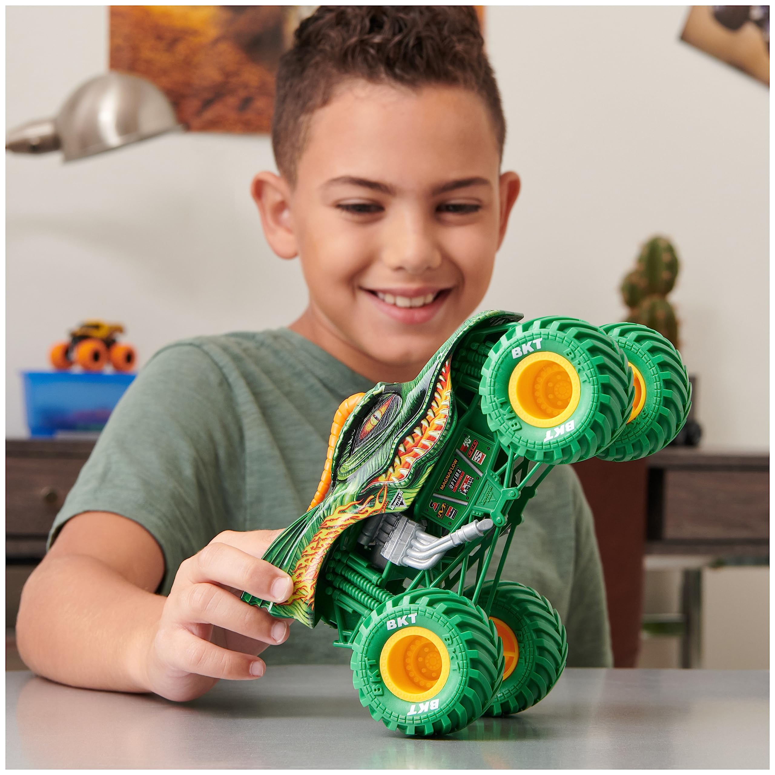 Monster Jam 1:24 Diecast Vehicle Dragon