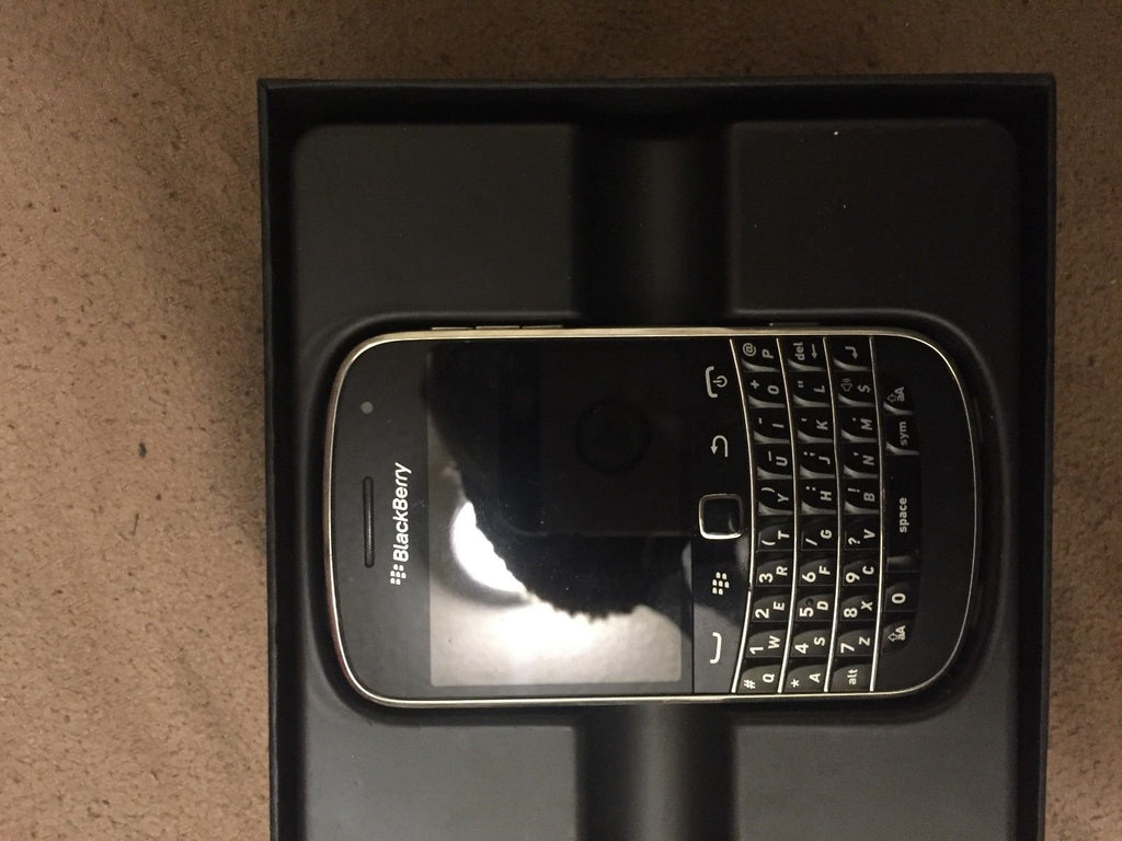 BlackBerry Bold 9900-8GB - Black (Unlocked) Used in Very Good Condition